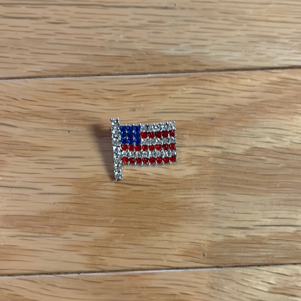 American 🇺🇸 flag brooch